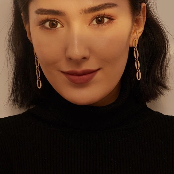 NEW 18K Gold-Plated Long Oval Chain Earrings - Picture 9 of 10